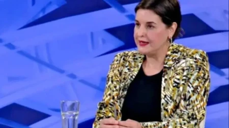 UDRUŽENI PROTIV SRBIJE Evroposlanica bi da finansijski zgazi našu zemlju, blokaderska opozicija joj ljubi ruke