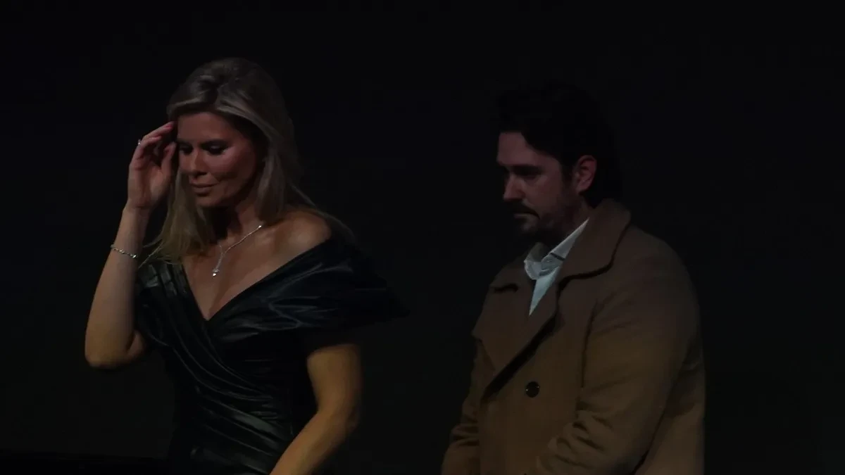 ĆERKA MELININOG MUŽA NIJE MOGLA DA UĐE NA NJEGOVU JAHTU! Sedela ispred na klupi pokrivena ćebetom! 