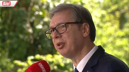 VUČIĆ SE OBRAĆA U DONJOJ GRADINI Predsednik najavio izgradnju Memorijalnog centra