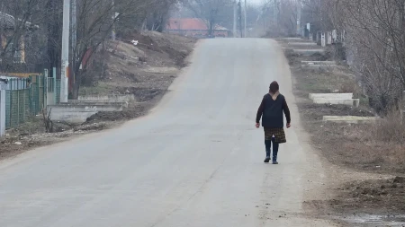 Babi nisu dali da vidi unuka, ostavljala poklone na pragu: Sin i snajka joj zagorčali život