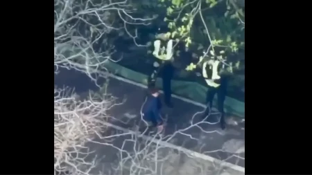 KUKAVIČKI POTEZ POLICAJACA ZGROZIO SVET: Novi snimak otkriva šok detalje masakra u Kijevu! (VIDEO)