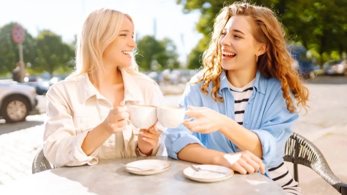 STRUČNJACI TVRDE DA SU LJUDI KOJI NEGUJU PRIJATELJSTVA - ZDRAVIJI Evo kako druženje utiče na organizam