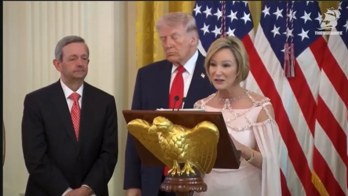 UPOREDILA TRAMPA SA HRISTOM! Svet šokiran bogohuljenjem savetnice za veru Bele kuće (VIDEO)