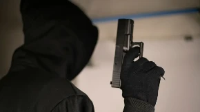 UPAO U KLADIONICU S PIŠTOLJEM I PA JE OPLJAČKAO Uhapšen nakon razbojništva