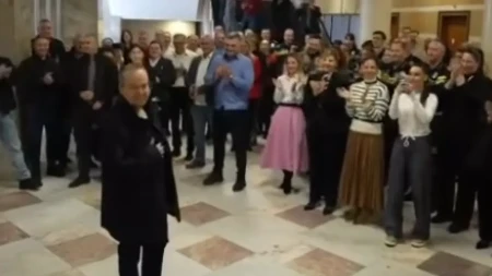 DAČIĆ SE POSLE 36 DANA VRATIO NA POSAO: Evo kako su ga dočekali (VIDEO)
