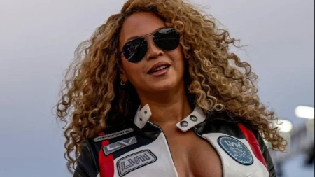 Bijonse "radi" kao strašilo na Baliju: Iz polja pirinča tera ptice