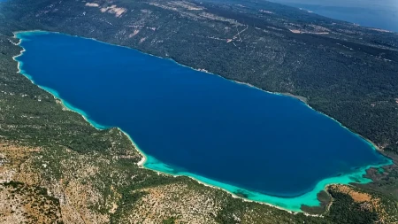 Niko ne sme ni da priđe ovom jezeru: Komšije imaju jak razlog za to