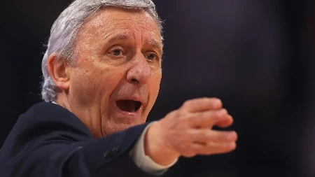 SVETISLAV PEŠIĆ GLEDAO UŽASNE SCENE Brutalna tuča, sevale pesnice na tribini 