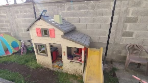 HUMANI GEST ODUŠEVIO RODITELJE U parku kod škole u Borči postavio nešto što ne koristi, rekli mu da je pravi car