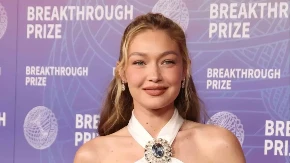 VRATILA SE I ZAPALILA CRVENI TEPIH: Điđi Hadid u haljini koja oduzima dah – svi gledaju samo u nju (FOTO)