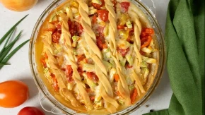 TURSKA PITA SA POVRĆEM HIT NA MREŽAMA Sočna, puna vitamina i jede se iz pleha