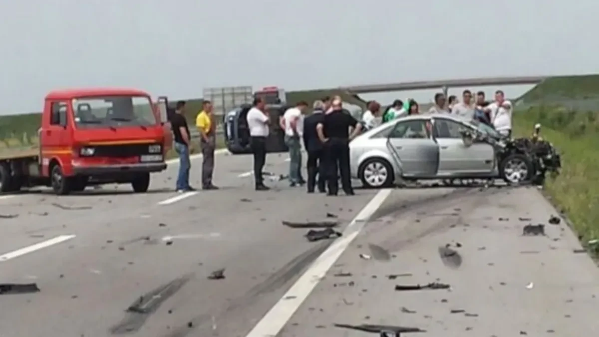 NAŠ PEVAČ JEDVA PREŽIVEO SAOBRAĆAJKU Automobil smrskan do neprepoznatljivosti (FOTO)