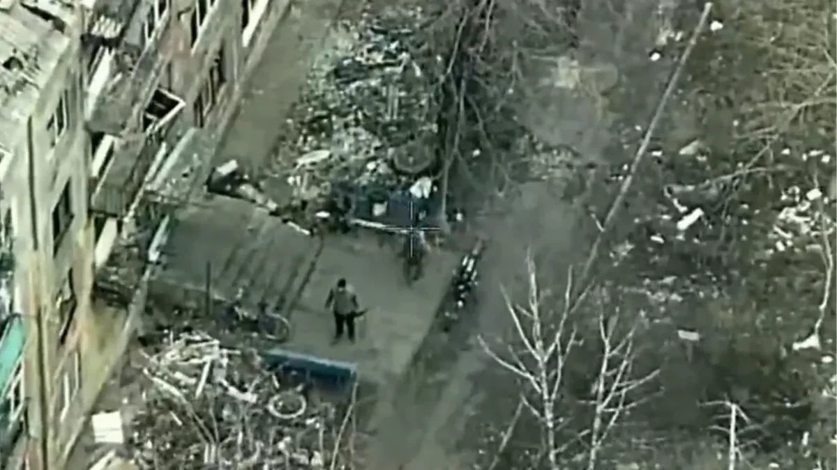 RUSI SE SLOBODNO KREĆU PO MIRNOGRADU! Ukrajinci sve priznali i objavili snimak! (VIDEO)