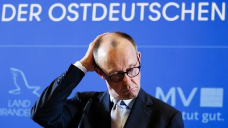 MERC PROGONI NEISTOMIŠLJENIKE Berlin kažnjava kritiku, Srbija pokazuje lice demokratije