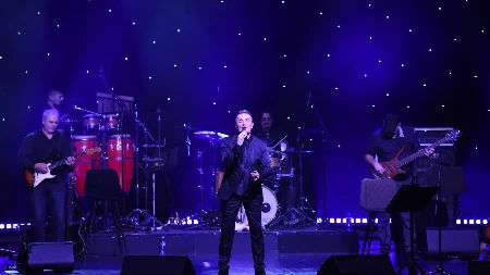 NAŠEG PEVAČA ŽENA NAPALA ZBOG KOLEGINICE Došao kući, pa usledio haos! 