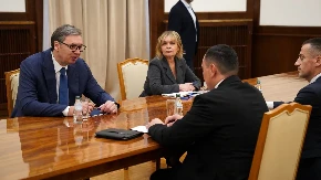 VUČIĆ NA KONSULTACIJAMA SA PREDSTAVNICIMA STRANAKA Predsednik razgovara sa predstavnicima Ujedinjene seljačke stranke