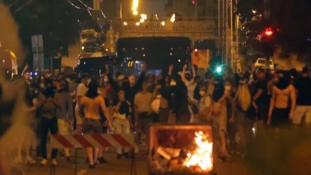 SINHRONIZOVANO UDARAJU NA SRPSKU POLICIJU: Pogledajte kako huškaju na sukobe, šta žele - građanski rat?! 