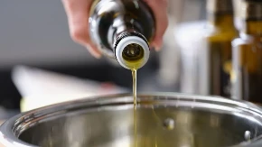 DO SAD STE POGREŠNO KORISTILI MASLINOVO ULJE Kuvar otkrio GENIJALNI TRIK - domaćicama je laknulo