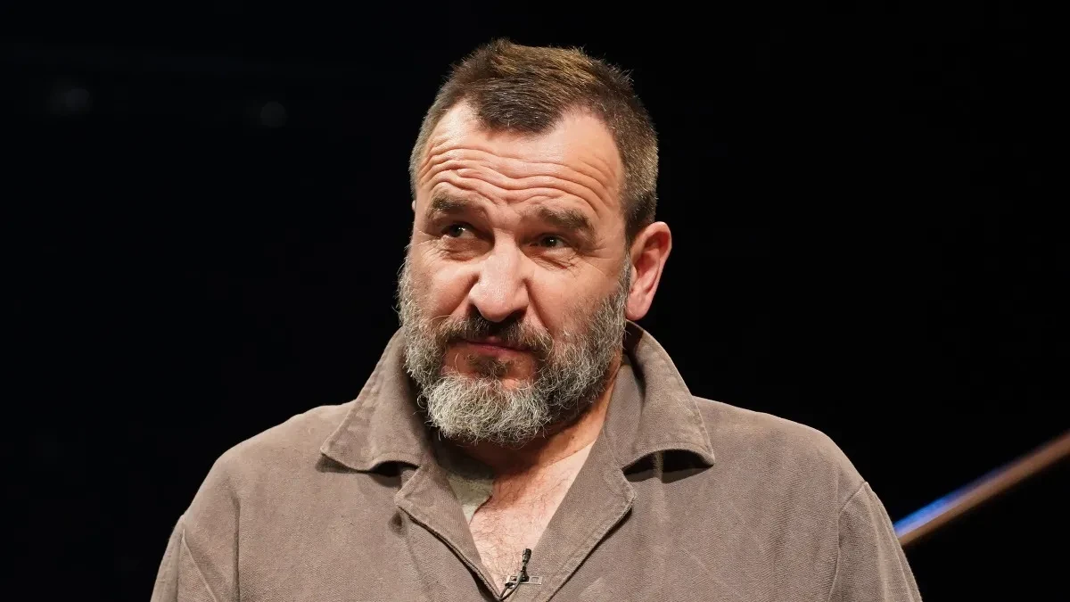 NENAD JEZDIĆ HITNO PREKINUO PREDSTAVU Odbrusio muškarcu iz publike: "Skloni to iz ruke"