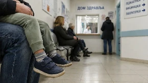 TATA DOVEO DETE KOD DOKTORA Zbog pitanja koje su mu postavili pobesnela je Srbija