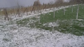 JAK GRAD VELIČINE ORAHA TUKAO SELO KOD PRIJEPOLJA Pao silan led, sve se zabelelo (VIDEO)