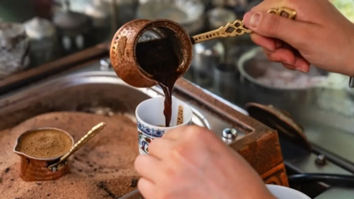 CELOG ŽIVOTA POGREŠNO KUVATE KAFU: Ovih 7 grešaka uništava ukus!