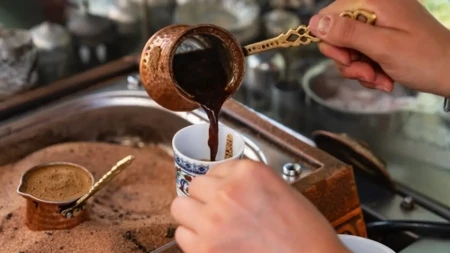 CELOG ŽIVOTA POGREŠNO KUVATE KAFU: Ovih 7 grešaka uništava ukus!