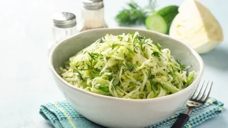 Evo kako se kupus salata seče za 2 minuta! Batalite nož i rendanje - ovako ispadne savršena