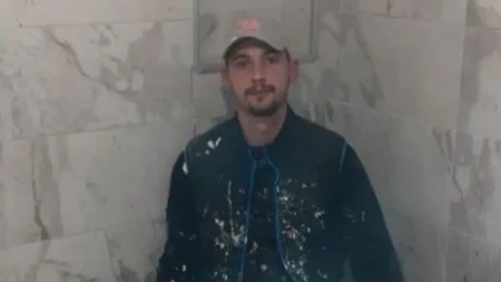 OVO JE MLADIĆ ZA KOJIM SE TRAGA ZBOG MASAKRA Trojica braće krvnički ubijena nožem! (FOTO)