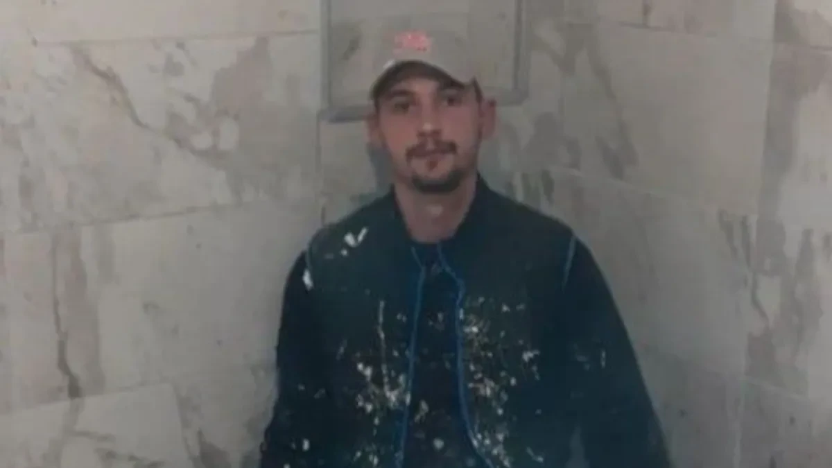 OVO JE MLADIĆ ZA KOJIM SE TRAGA ZBOG MASAKRA Trojica braće krvnički ubijena nožem! (FOTO)