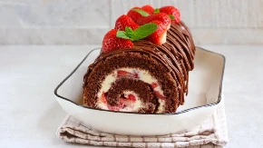 Čokoladni rolat sa jagodama: Brzo se pravi, uspeva svima i nestaje za 10 minuta!