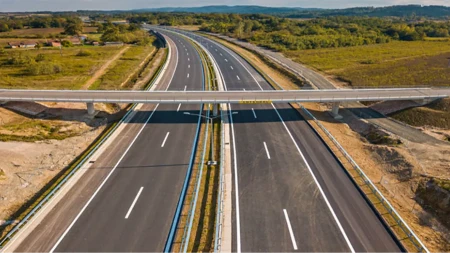 SRBIJA DOBIJA NAJMODERNIJI AUTO-PUT Poslednja deonica gotova do Vidovdana 