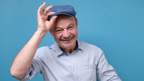 SRBI MASOVNO KRŠE OVO PRAVILO: Evo kada morate da skinete kapu - mnogi ne znaju!