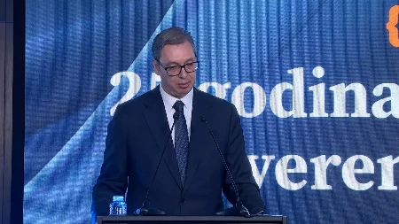 VUČIĆ POSLAO JASNU PORUKU! „Kritike su dobrodošle — ali i mi imamo šta da kažemo!“