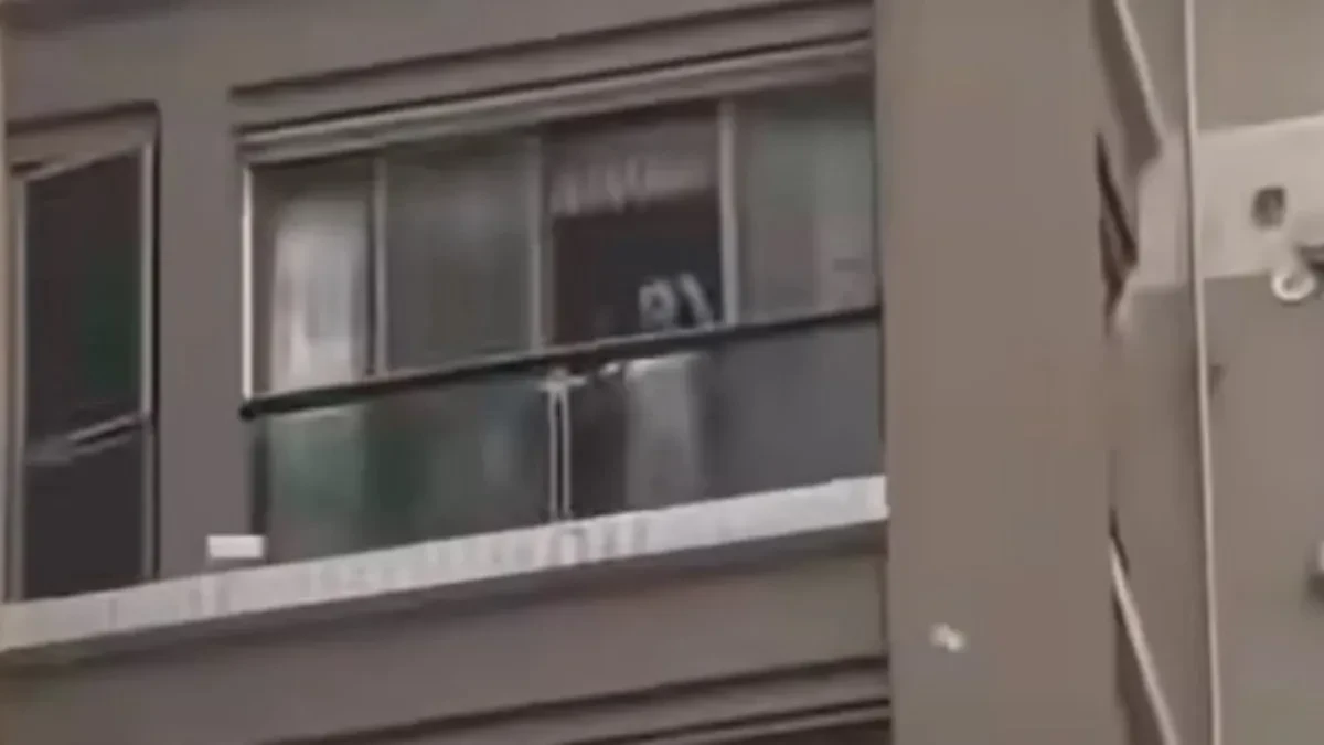 HAOS POSLE SVAĐE! Bacila 160.000 evra sa terase – prolaznici otimali novac, pa usledio PREOKRET! (VIDEO)