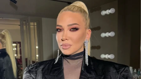 MILICA TODOROVIĆ UHVAĆENA SA NEPOZNATIM MUŠKARCEM Pevačica u besnim kolima! 