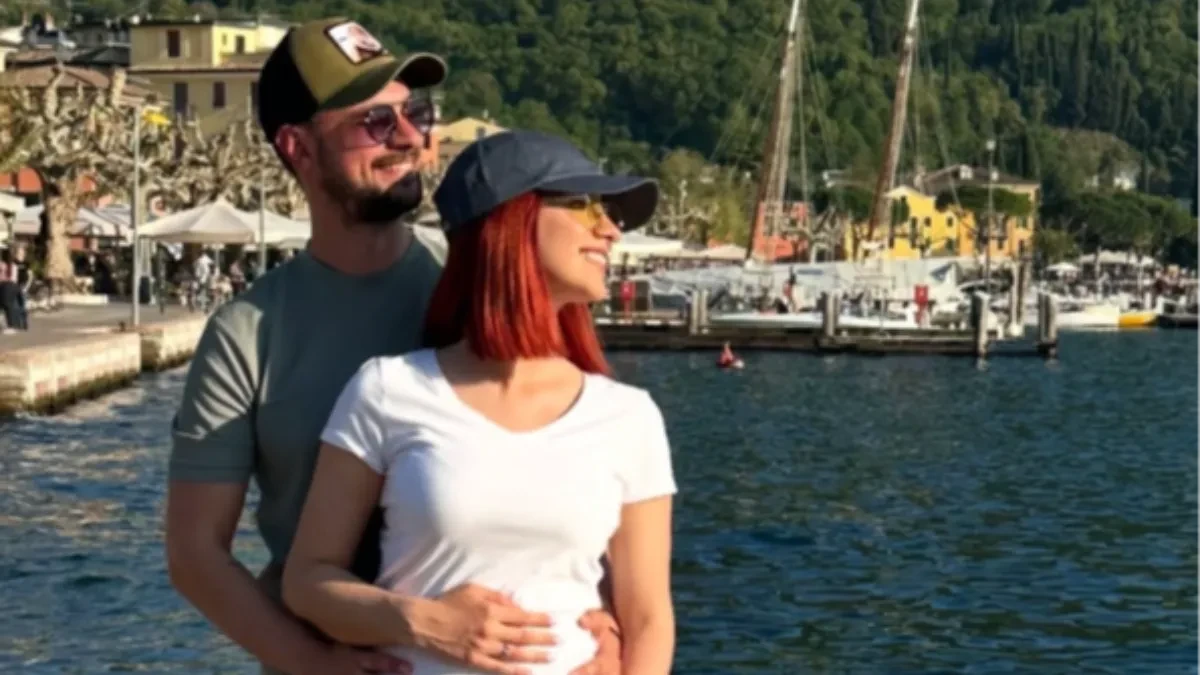 POZNATI BRAČNI PAR OBJAVIO SREĆNE VESTI Trudnički stomak u prvom planu (FOTO)