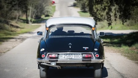 NIJE FERARI, PORŠE NI ROLS ROJS Ovo je NAJPOSEBNIJI automobil svih vremena