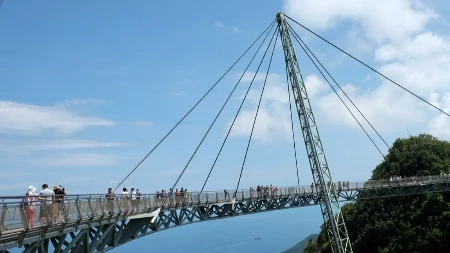 NEBESKI MOST IZNAD MORA I PROVALIJE ODUZIMA DAH Deluje zastrašujuće, ali turisti ga obožavaju