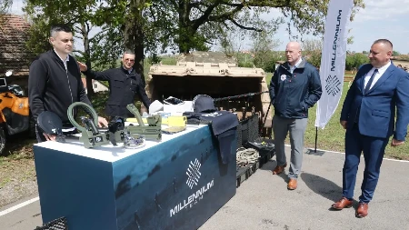 AMBASADOR VITAKER NA POKAZNOJ VEŽBI DEMINERA Millenium team u prisustvu američke delegacije demonstrirao uklanjanje neeksplodoranih ubojnih sredstava