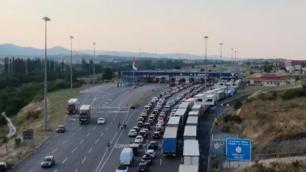 VOZAČI ZAGLAVLJENI NA GRANICI PO 5 SATI: Opšti haos na izlazu iz Srbije 