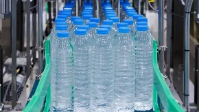 NE BACAJTE PLASTIČNE FLAŠE! Evo kako da ih pretvorite u zlato u kući!