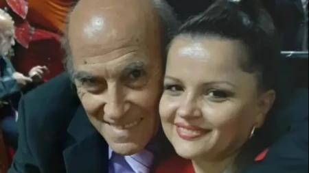 "BILA SAM BESKUĆNIK" Pevačica sada ljubi 40 godina starijeg, a život joj je doneo ogromnu bol