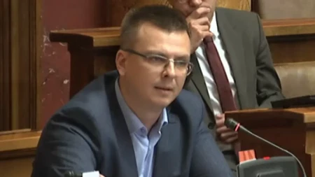 ŠTA TO PARANDILOVIĆ RADI U SKUPŠTINI? Jovanov: Pijan kao čep, ne može da stoji (VIDEO)