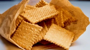 JEDETE GA CEO ŽIVOT, A NISTE ZNALI OVO Tajna Petit-Beurre keksa će vas šokirati!