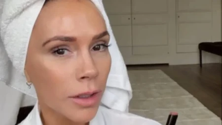 Stižu svadbe, a ovaj stajling je 1/1 za takvu priliku: Viktorija Bekam održala modnu lekciju iz oblasti — sofisticirano i trendi