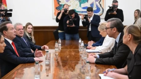 VUČIĆ ODRŽAO KONSULTACIJE Predsednik sa predstavnicima Pokreta snaga Srbije - BK