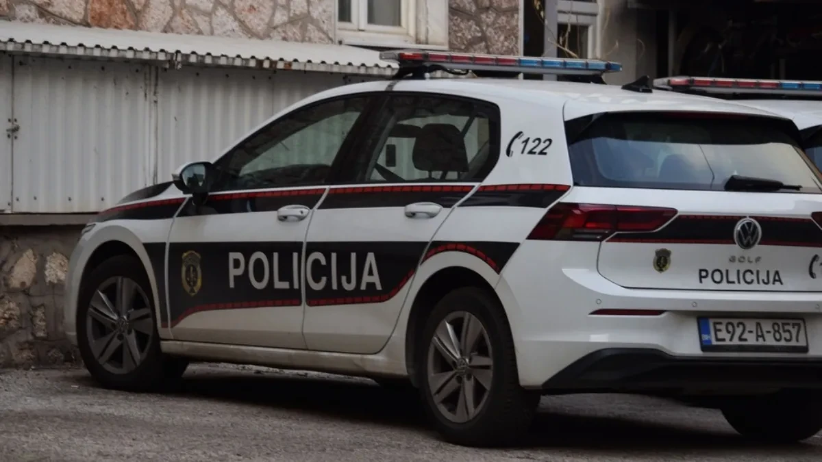 MONSTRUM BRATU NAPISAO PORUKU DA ĆE UBITI DETE Čovek u očaju krenuo kolima ka njemu - POLICIJA STIGLA PREKASNO!