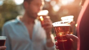 AKO VAM SE OVO STALNO DEŠAVA, IMATE OZBILJAN PROBLEM SA ALKOHOLOM Vreme je da reagujete