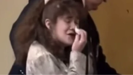 ONA ĆE UMRETI U SEPTEMBRU OVE GODINE Plakala da zagrli majku u sudnici! 